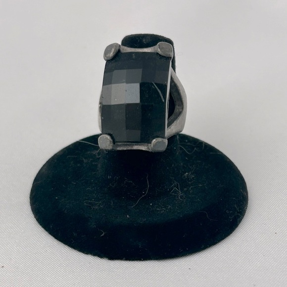 Black Costume Jewelry Big Ring Size 7 20$